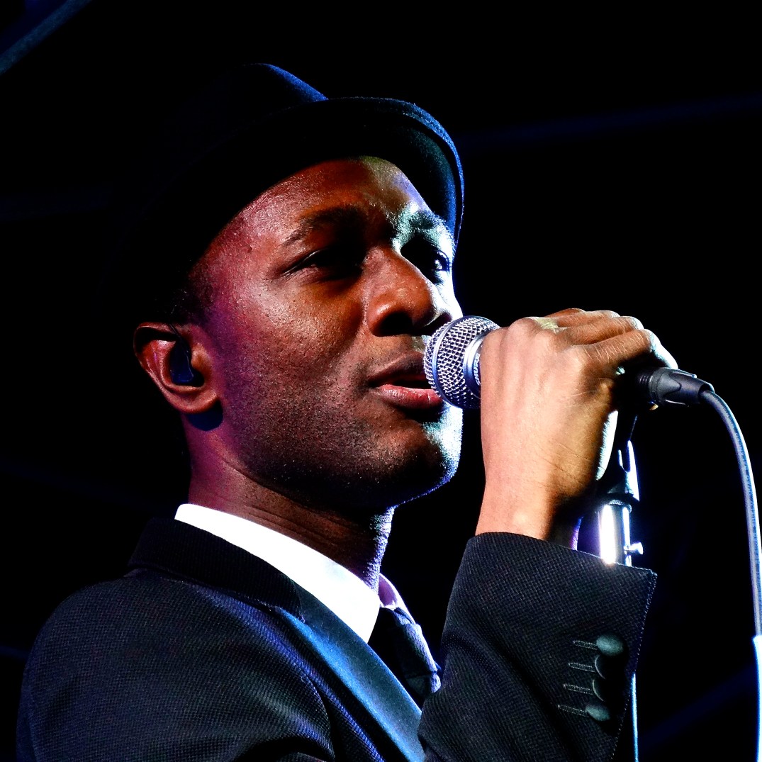 Aloe Blacc performing at The Beach Ball Festival 9/21/13 [ig: @methodman13]